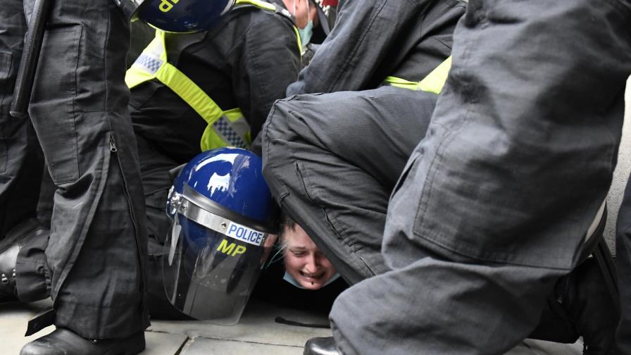 Cientos marchan en Inglaterra y Gales contra ley policial