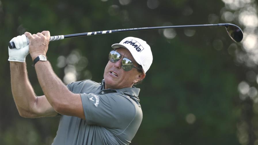 Spieth lidera el Colonial; Mickelson no pasa el corte