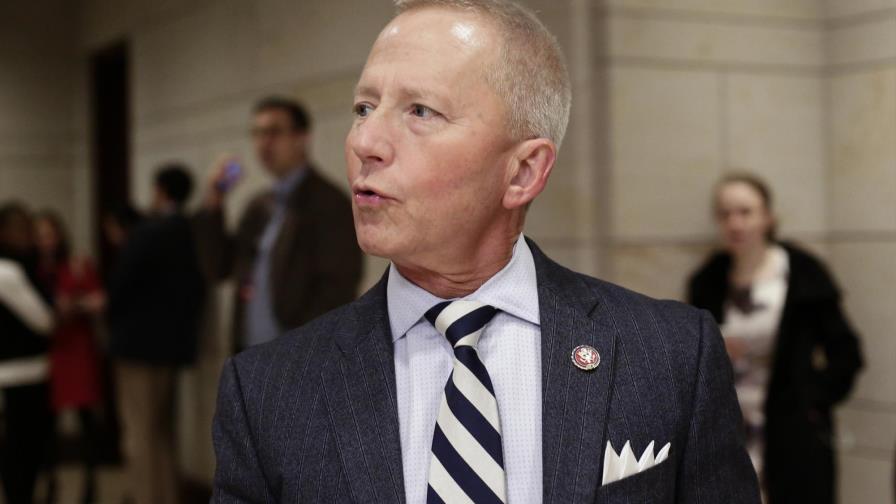 Futuro de exrepresentante demócrata depende de apoyo Trump