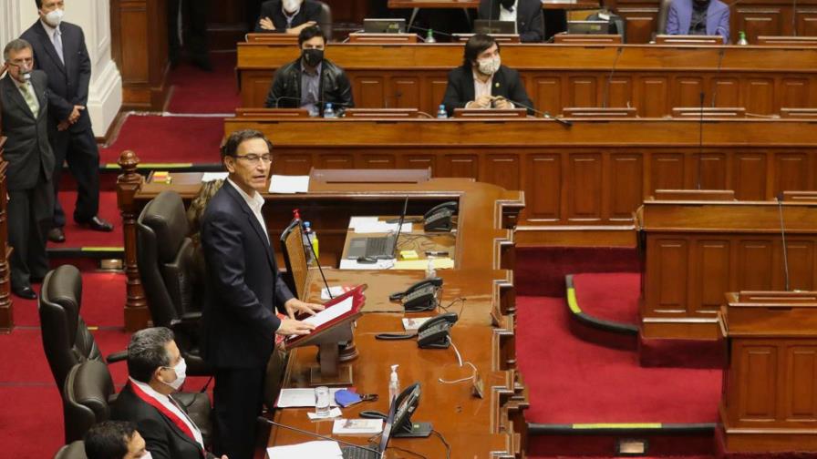 Congreso peruano debate acaloradamente si destituye a Vizcarra