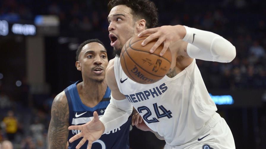 Grizzlies repuntan al final y vencen a Wolves