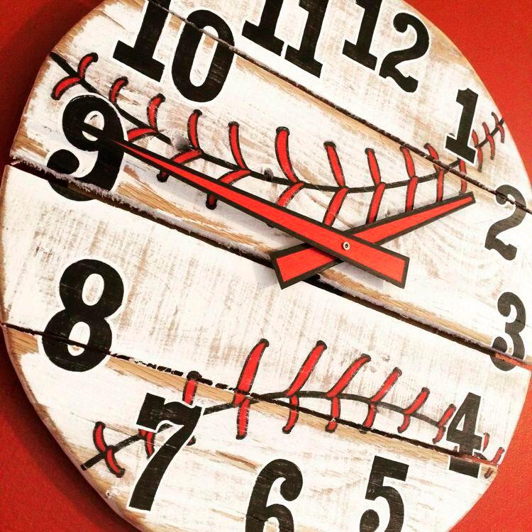 Reloj con estilo de béisbol.