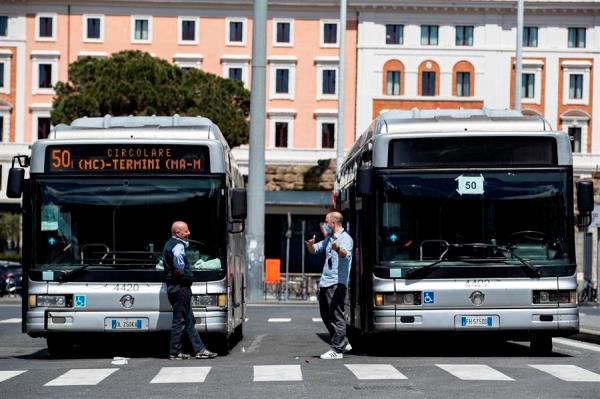 Los contagios siguen bajando en Italia a cinco días de su lenta desescalada