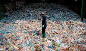 Las negociaciones sobre un tratado de plásticos se prolongan en Ottawa