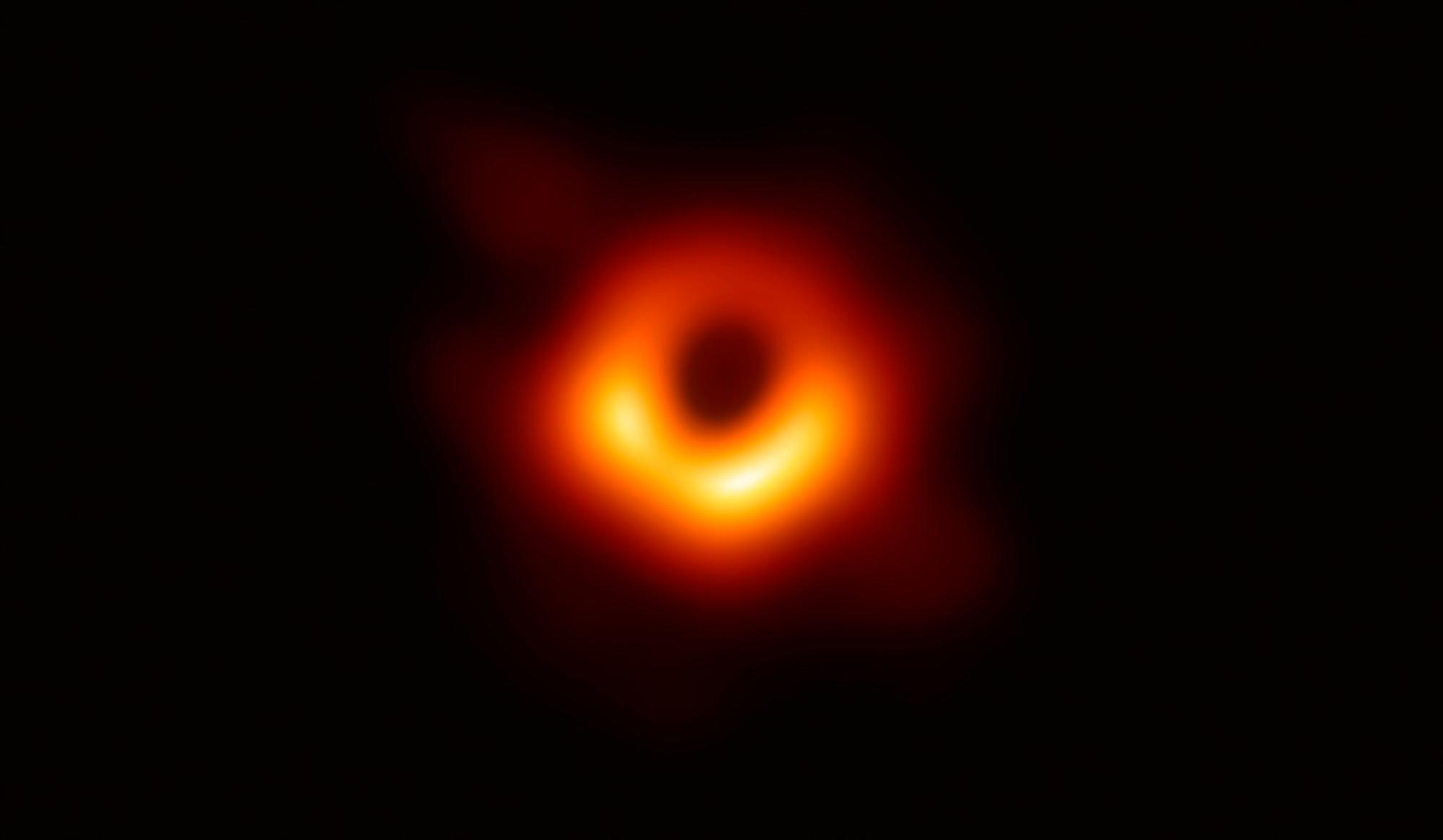 Primera imagen de un agujero negro, tomada por el telescopio Event Horizon Telescope (EHT) en abril de 2019 