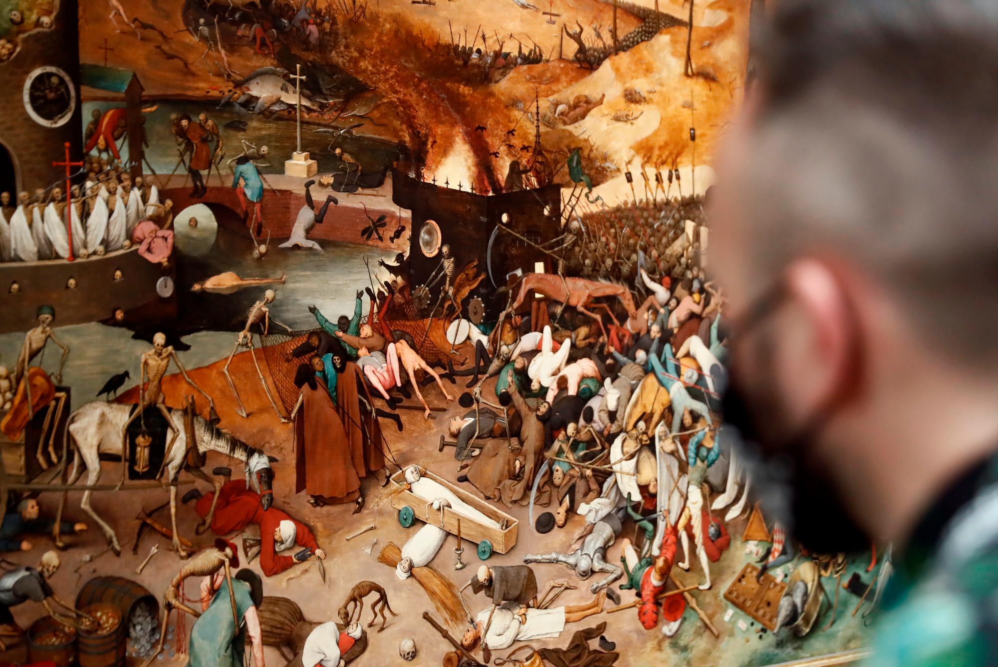 Detalle de la obra “El triunfo de la Muerte” del artista flamenco Pieter Brueghel el Viejo expuesto en el Museo del Prado en Madrid. 