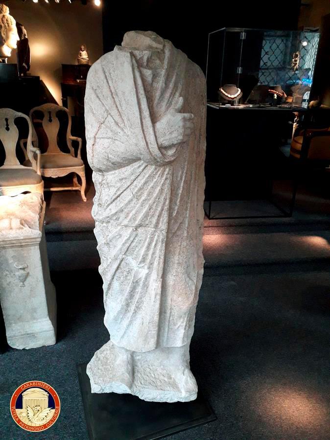 Dos policías encuentran por casualidad una escultura romana robada en Italia