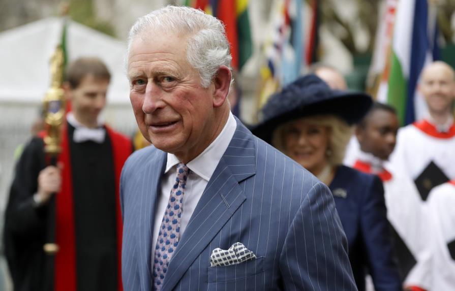 El príncipe Carlos de Inglaterra, positivo por coronavirus