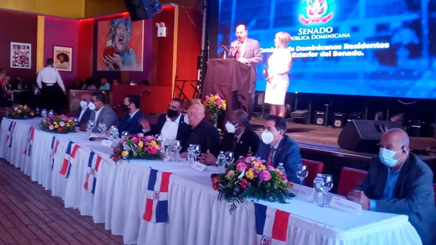 Comisión de Senadores y cónsul encabezan Foro Internacional del Dominicano en El Exterior en El Bronx