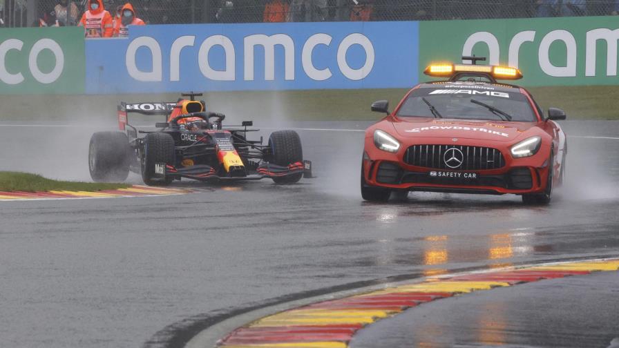 Inicio del GP de Bélgica suspendido por aguacero