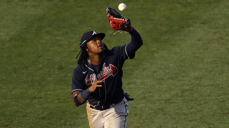 Ronald Acuña Jr. sigue adolorido de una muñeca