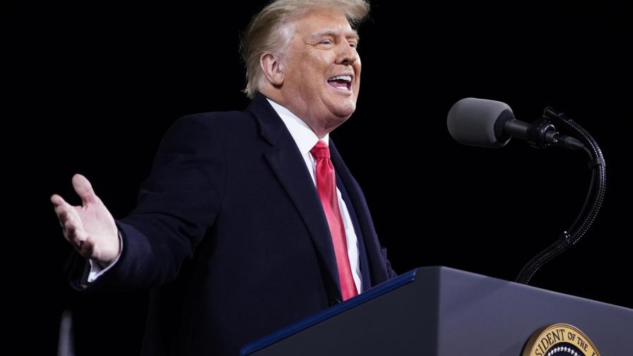 AP Verifica: Trump llena de falsedades un mitin en Georgia