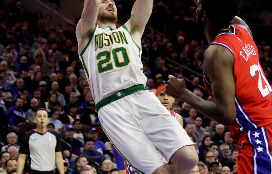 NBA-Resumen: Hayward anota 26 y Horford 23 puntos y Celtics derrotan a 76ers