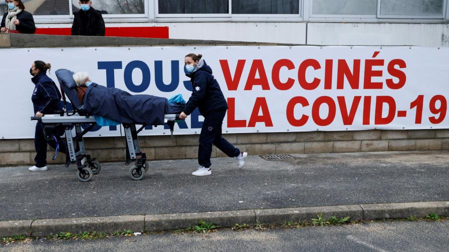 Francia comienza aplicación de vacunas COVID de AstraZeneca