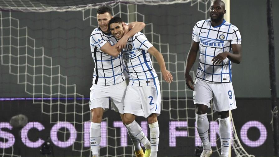 Inter lidera la Serie A tras imponerse a Fiorentina