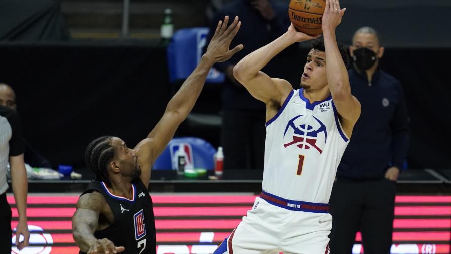 Nuggets dominan a Clippers de principio a fin