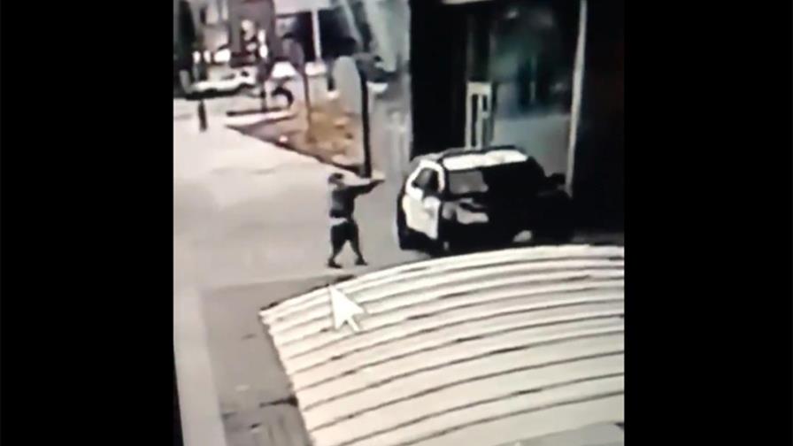 Balean a dos policías de Los Ángeles en aparente emboscada
