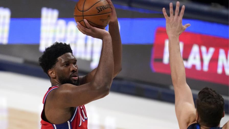 76ers abruman a Mavericks; tienen la mira en Nets
