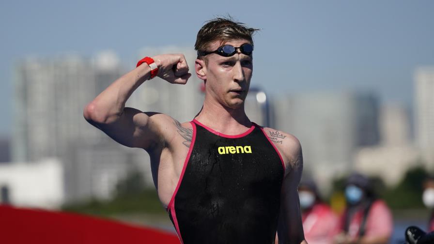 Alemán Florian Wellbrock gana competencia de aguas abiertas