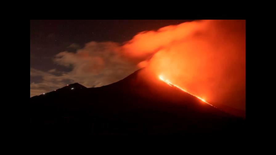 Alertan sobre el avance de ríos de lava del volcán Pacaya en Guatemala