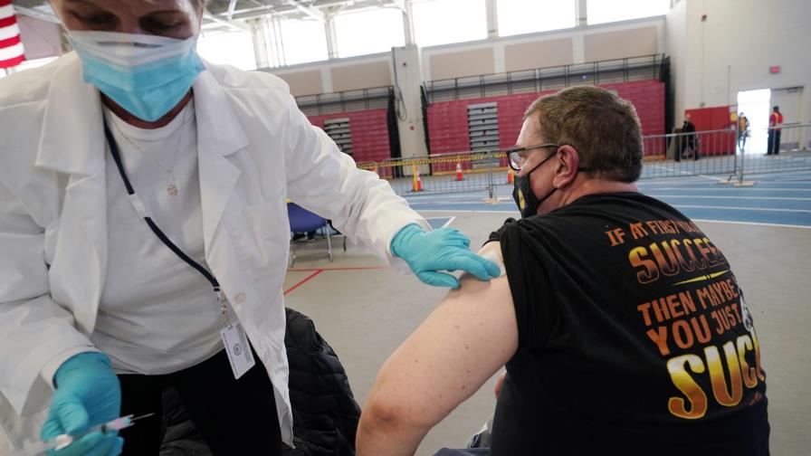 Empleados de supermercados, esenciales pero no los vacunan