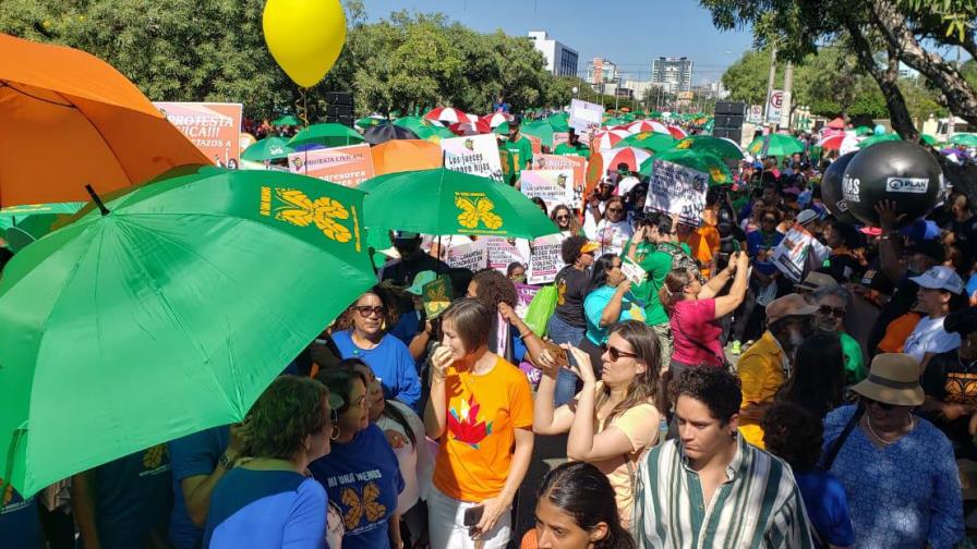 Aumentan organizaciones que exigen a Abinader cumplir promesa de gobierno paritario