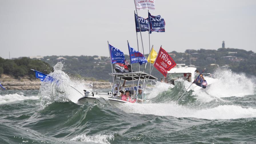 Cinco barcos se hunden en desfile náutico a favor de Trump
