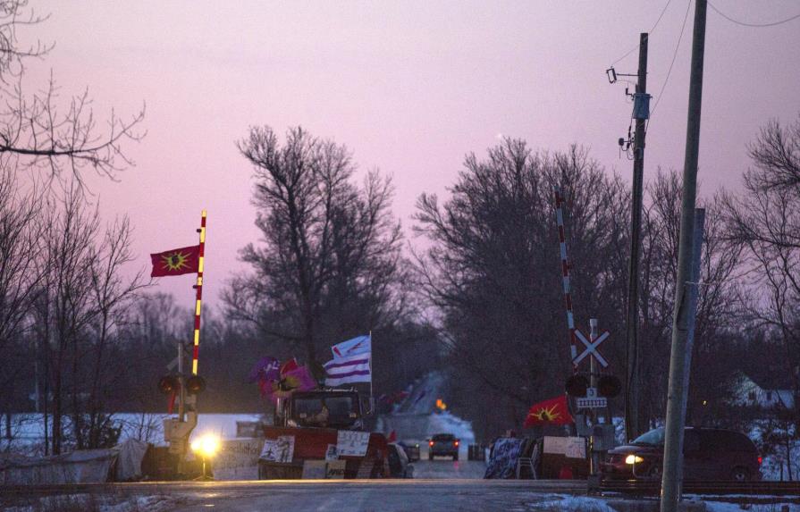 Canadá: Policía dispersa protesta indígena por gasoducto en Canadá