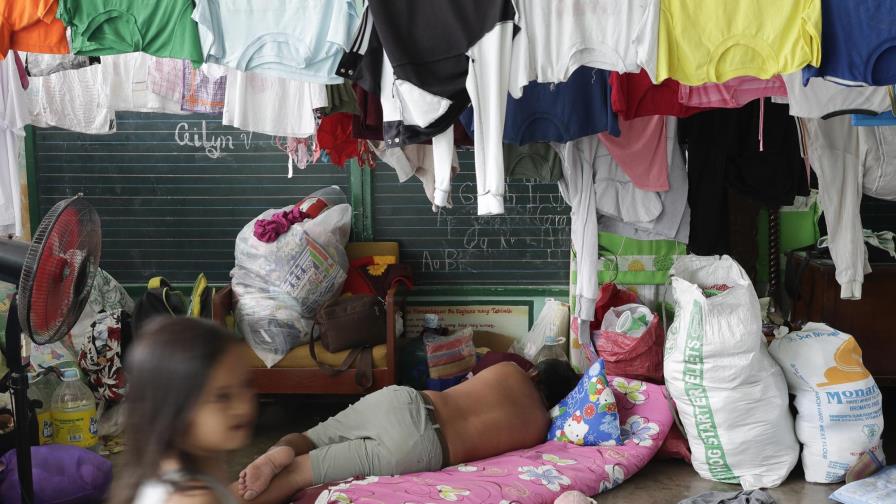 Filipinas: Los sismos del volcán Taal hacen huir a más gente