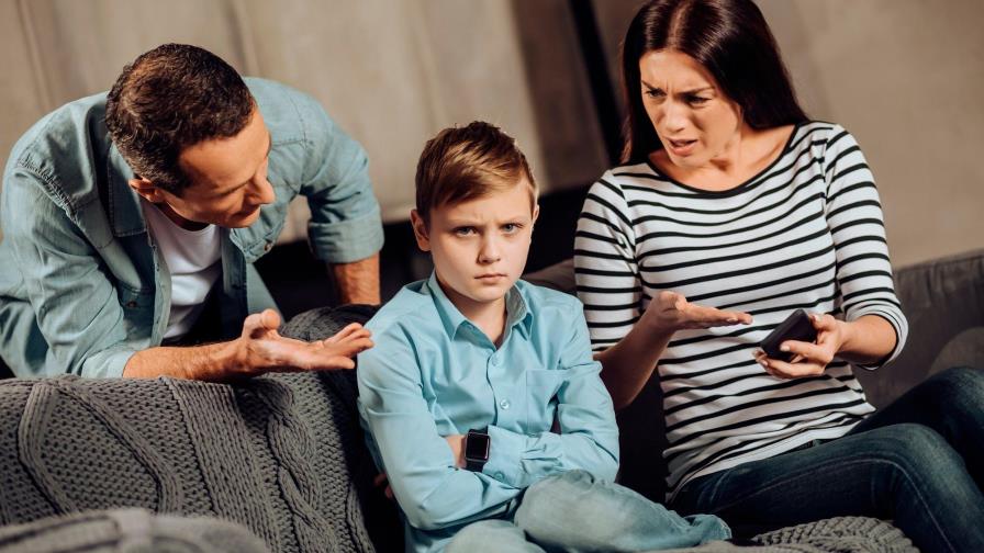 Cinco errores que cometen los padres al “ayudar” a sus hijos en la escuela Cinco errores que cometen los padres al “ayudar” a sus hijos en la escuela