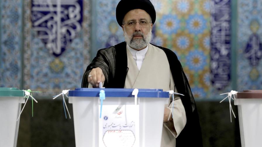 Irán vota en presidenciales decantadas hacia conservadores