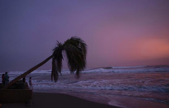 Rick se debilita tras tocar tierra en México con categoría 2
