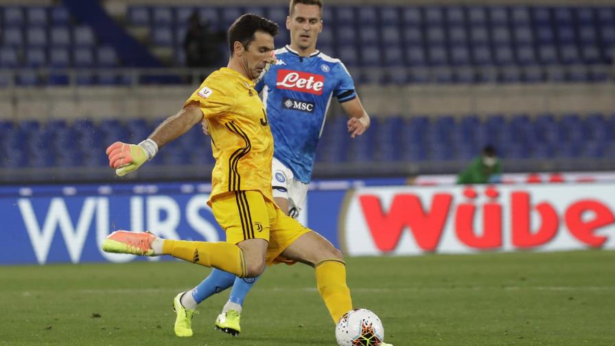 Buffon (42 años) y Chiellini (35) renuevan con la Juve Buffon (42 años) y Chiellini (35) renuevan con la Juve