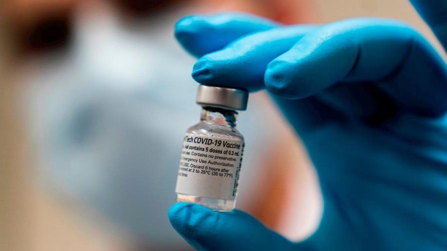 Colegio Médico prioriza vacunas de Pfizer y Moderna; pide al Gobierno traerlas en enero 