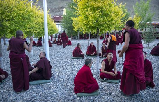 China trata de eliminar budismo y legado cultural en Tíbet