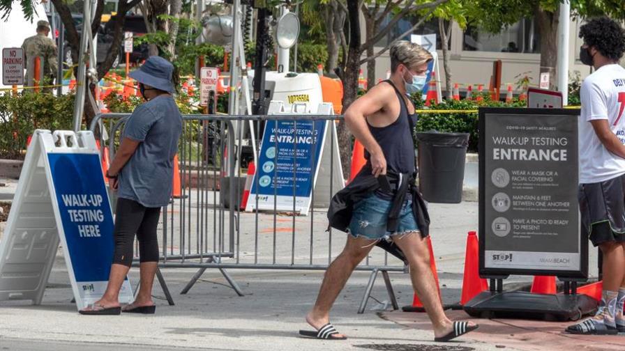 Siguen a la baja en Florida casos diarios de contagio y muertes por COVID-19