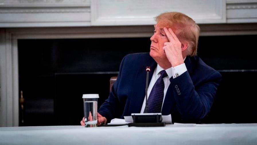 Trump sobre Pompeo: no pasa nada porque le paseen al perro, está ocupado