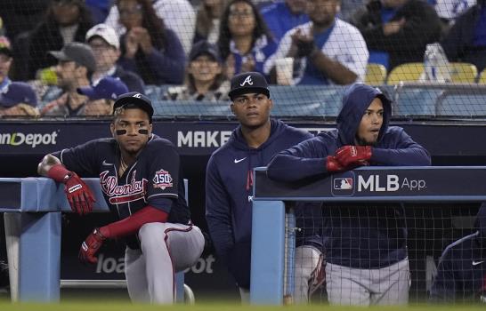 Taylor pega 3 jonrones; Dodgers sobreviven ante Bravos Taylor pega 3 jonrones; Dodgers sobreviven ante Bravos