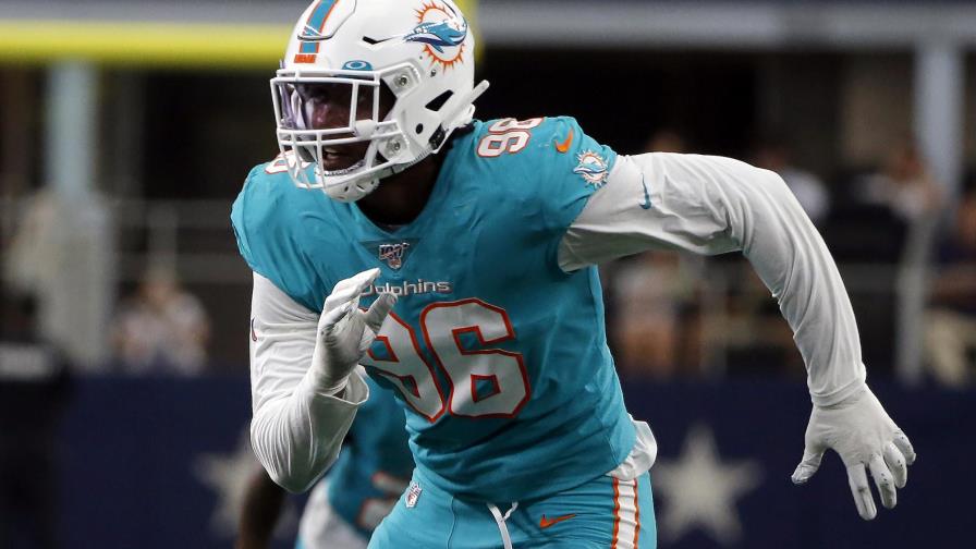 Chiefs contratan a Charlton, dado de baja por Dolphins