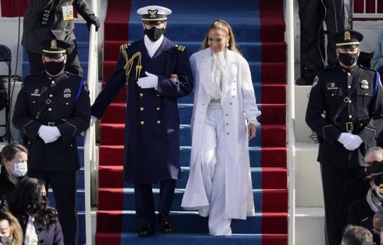Moda en la investidura: morado, perlas y diseñadores de EEUU