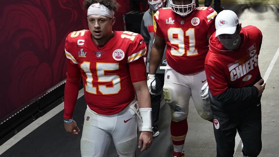 Chiefs pierden el aplomo en el día menos oportuno