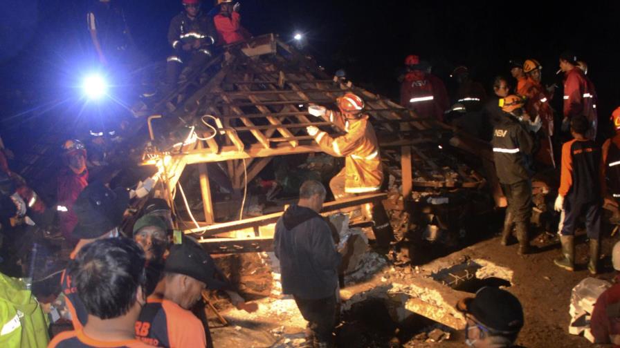 Al menos 2 muertos por inundaciones en Indonesia Al menos 2 muertos por inundaciones en Indonesia