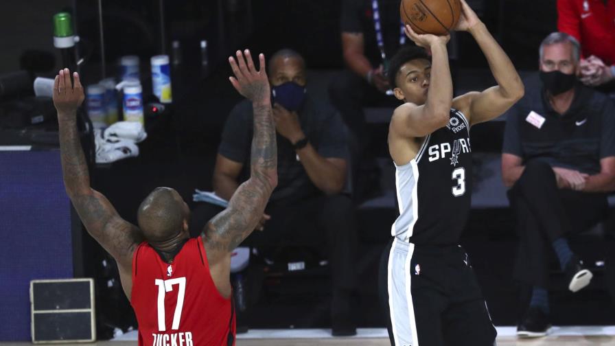 Spurs vencen a Rockets y siguen aspirando a playoffs
