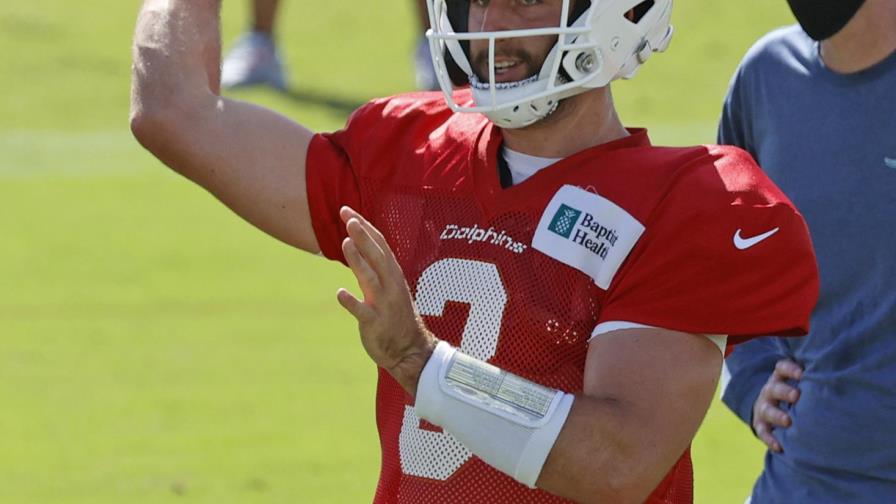 Recortes alcanzan a quarterbacks, antes de campaña de NFL