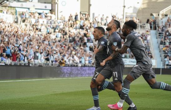 Vela anota su primergol del año y LAFC vence a FC Dallas 2-0