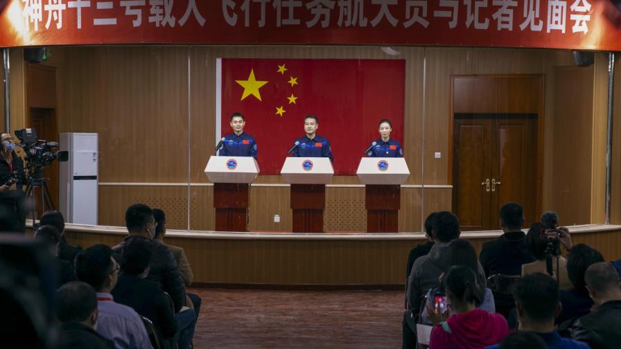 China por enviar tres astronautas a su estación espacial