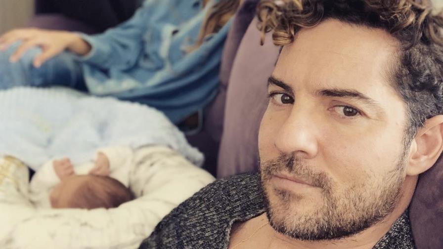 David Bisbal y Rosanna Zanetti presentan a su hijo en las redes sociales David Bisbal y Rosanna Zanetti presentan a su hijo en las redes sociales