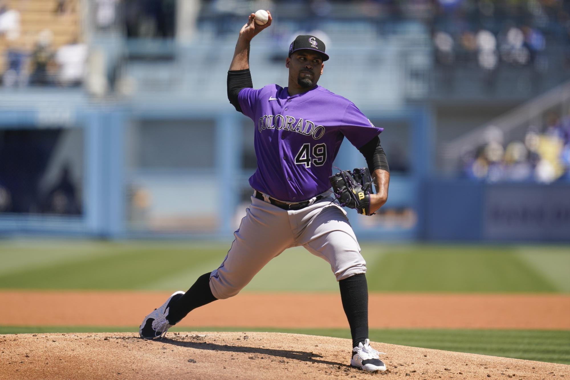 Senzatela enfría a bates de Dodgers en victoria de Rockies