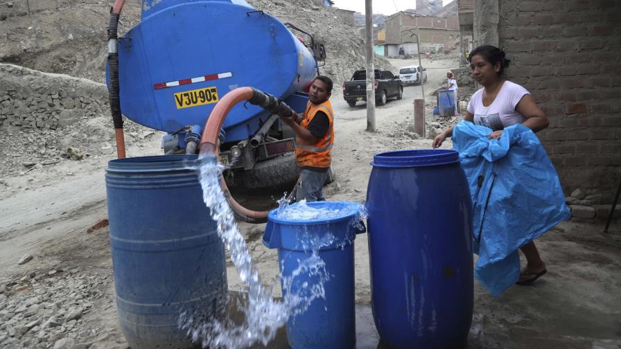 COVID-19 desnuda falta de agua potable entre pobres de Perú COVID-19 desnuda falta de agua potable entre pobres de Perú