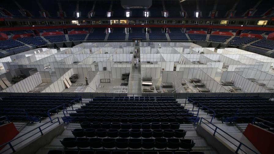 Serbia arma hospital en arena deportiva por aumento de casos